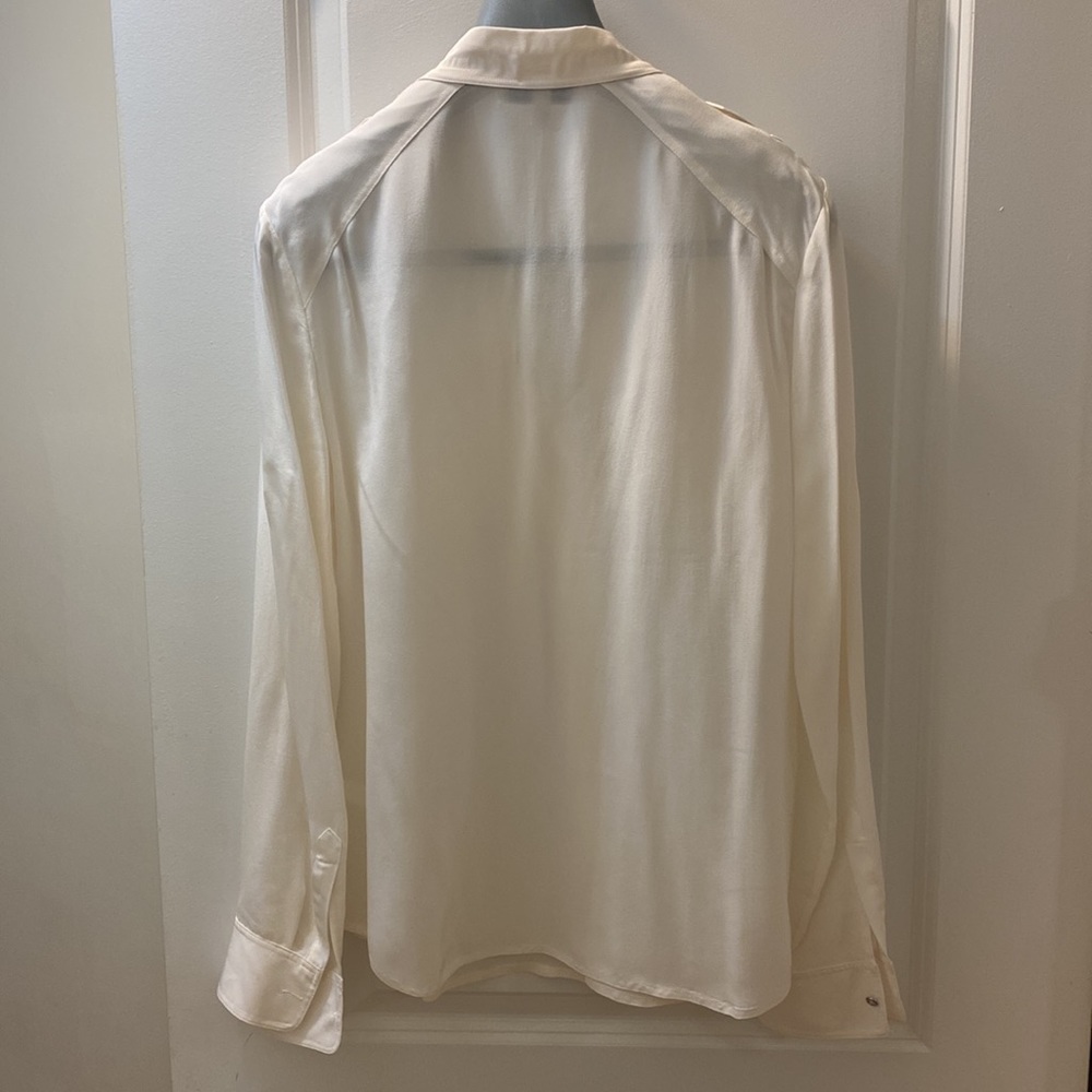 Classic silk blouse - Picture 2 of 3